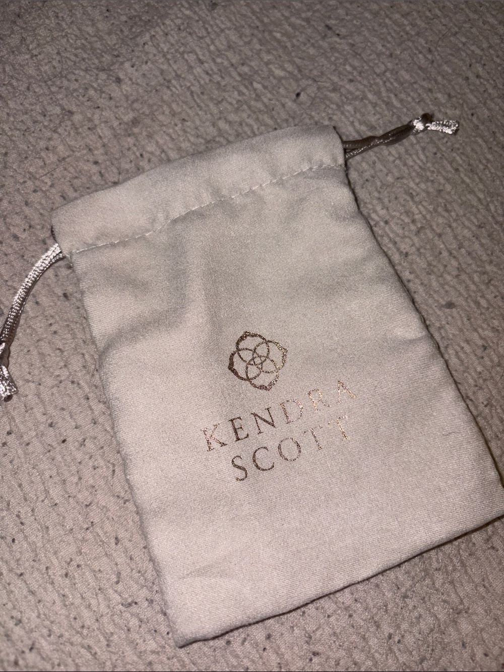 Kendra Scott Jewelry Dust Bag and Shopping Bag - Picture 4 of 6